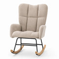 Silla mecedora de tela bouclé beige con estructura de metal y base de madera